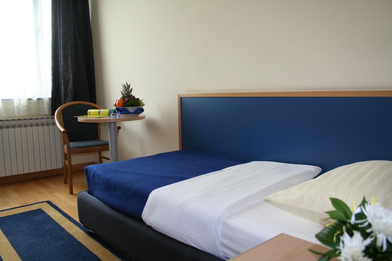 לקטסי Hotel Cubic מראה חיצוני תמונה